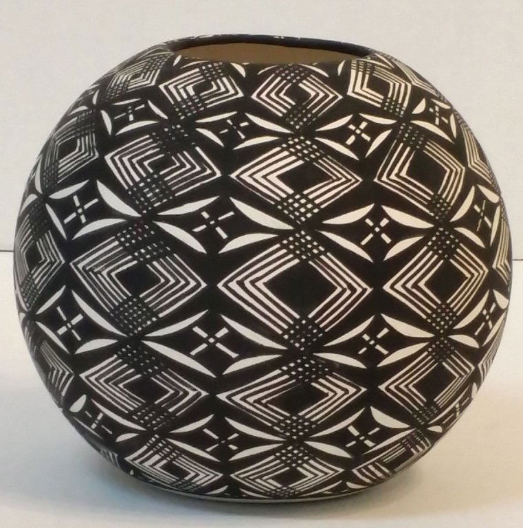 A Native American Pottery Vase, M. Aragon (1 of 4)