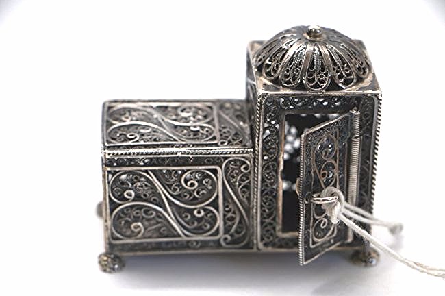 Sterling Silver Spice Box (1 of 5)