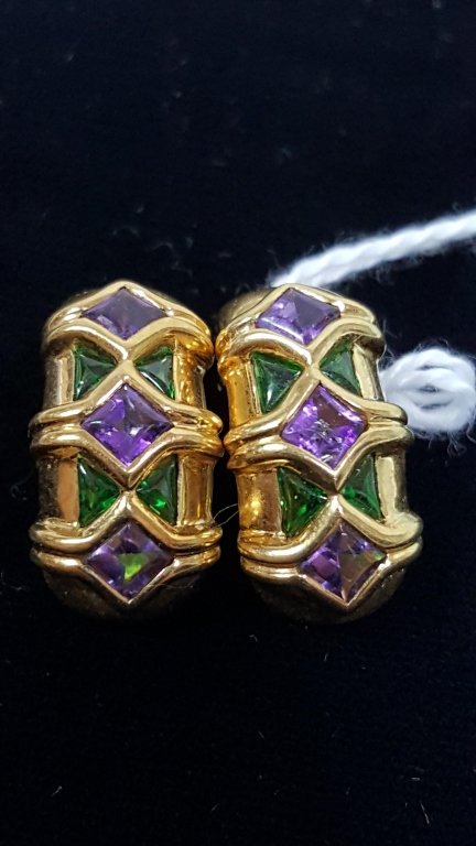 Pair of 18K Gold Tiffany & Co earrings. (1 of 2)