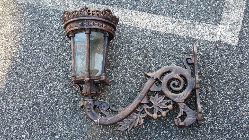 Outside cast iron lantern light (1 of 3)