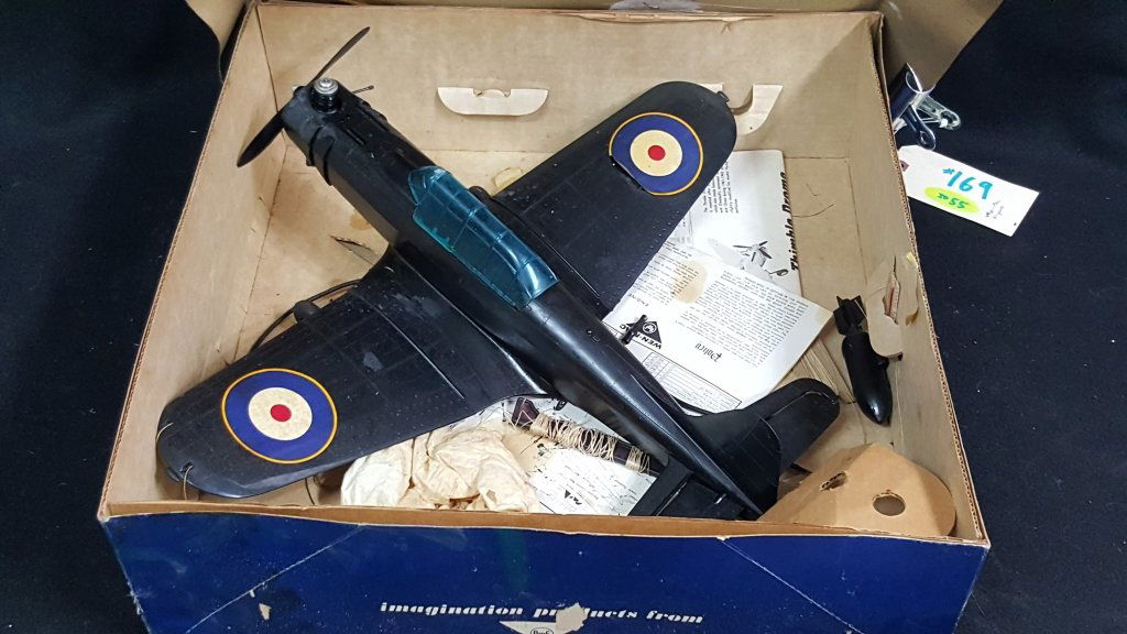 Wen-Mac RCAF Banshee Raider - Vintage gas airplane (1 of 2)