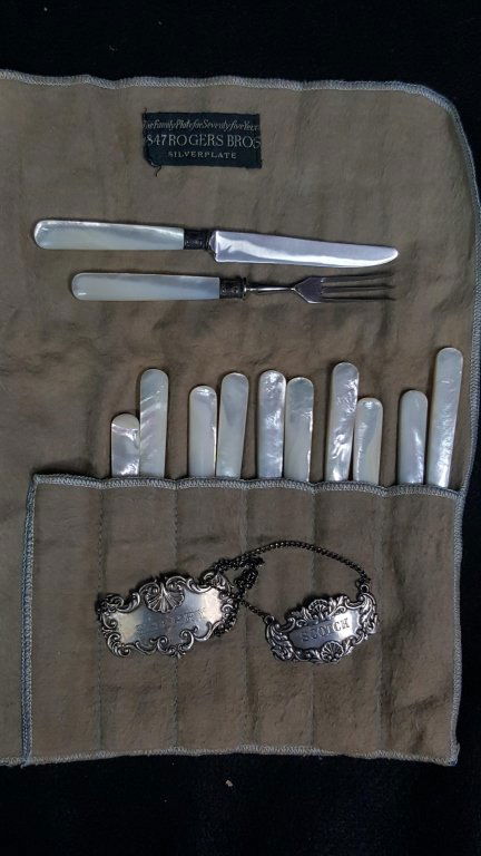 1847 Rogers Brothers Silverplate Service utensils (1 of 4)