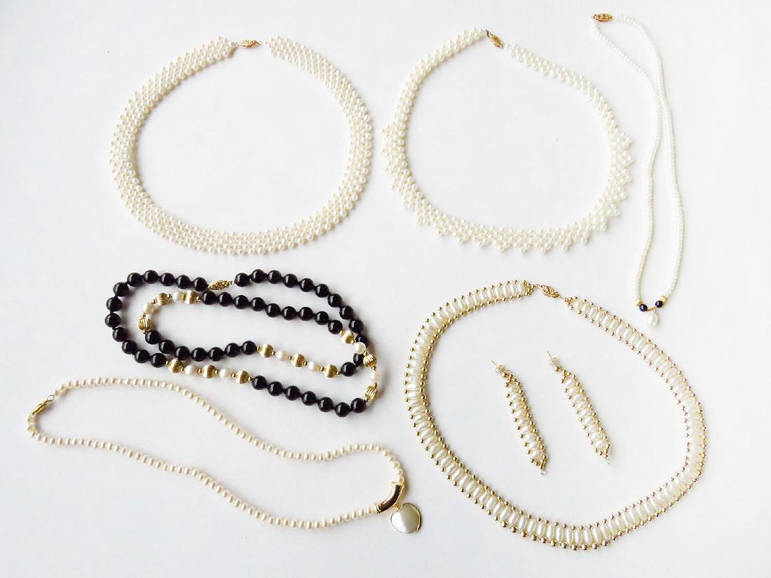 LOT PEARLS INCL. NECKLACES, EARRINGS & 14K GOLD (1 of 5)