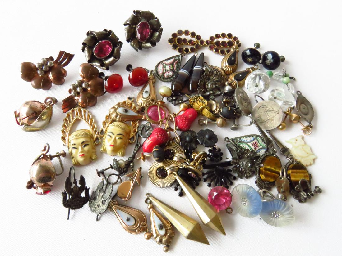 LOT ASSORTED VICTORIAN DECO EARRINGS 19/20TH C. (1 of 5)