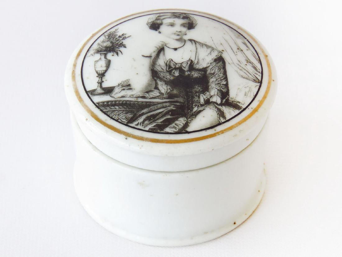 FRENCH H/P PORCELAIN PALMADE BOX 19TH C.: FRENCH H/P PORCELAIN PALMADE BOX 19TH C.