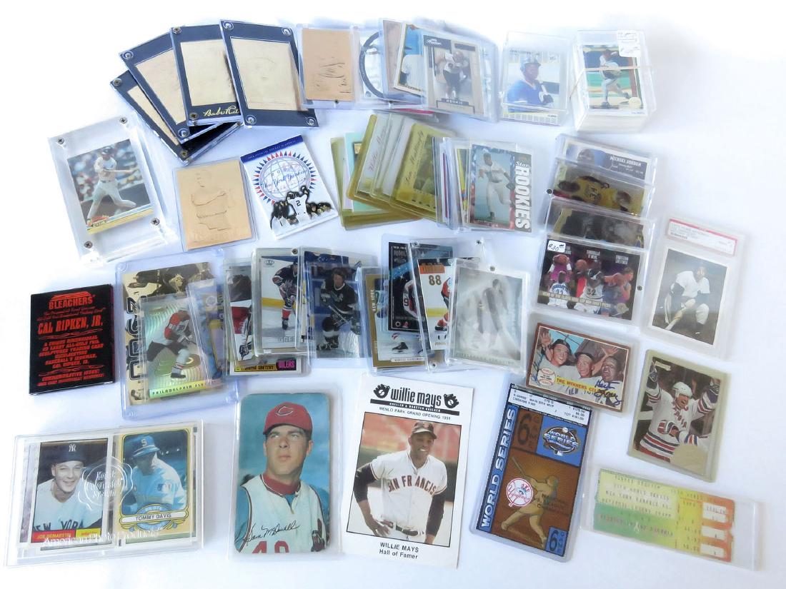 LOT ASST VINTAGE BASEBALL CARDS INCL. AUTOGRAPHS (1 of 8)