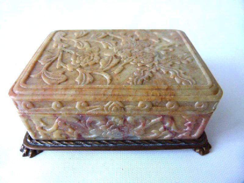 CHINESE SOAPSTONE BOX SIGNED NICHOLAS HADDON (1 of 7)