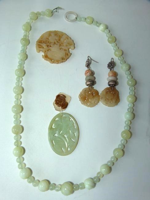 4 CHINESE JADE NECKLACE/EARRINGS, (2) PENDANTS (1 of 5)