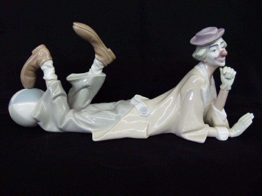 LLADRO FIGURINE RECLINING CLOWN 20TH C. (1 of 4)