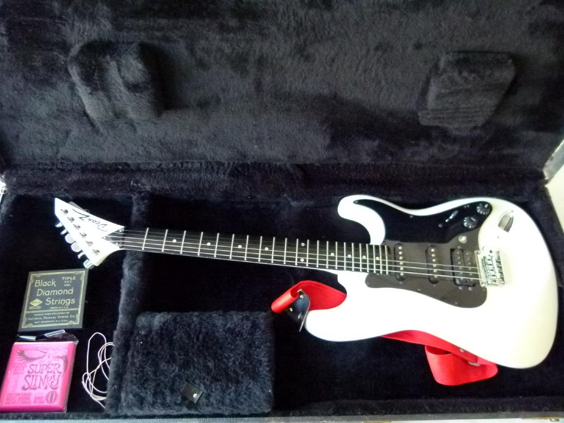DEAN Z ELECTRIC GUITAR W/ORIG.HARD SHELL CASE (1 of 7)