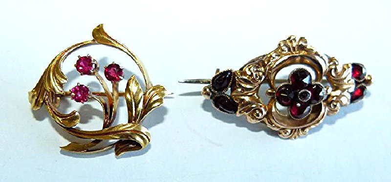 VICTORIAN/DECO 14KT BROACHES W/ GARNETS/RUBIES: LOT (2) VICTORIAN/DECO 14KT BROACHES W/ GARNETS/RUBIES, 19/20TH C.