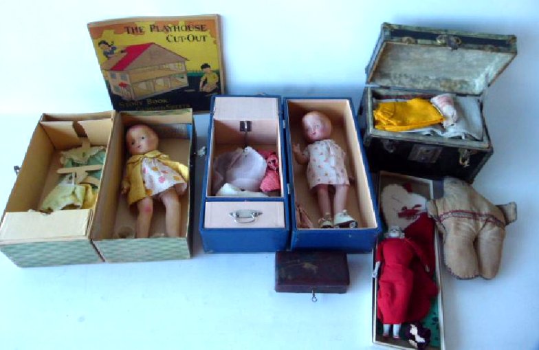 LOT ASSORTED DOLL TRUNKS/CLOTHES & DOLLS (1 of 4)