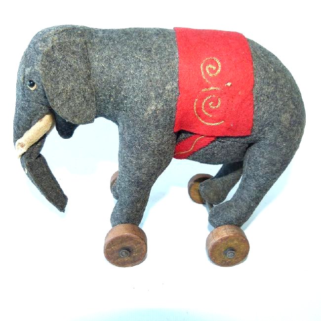 EARLY ELEPHANT PULL TOY, C. 1880 (1 of 3)