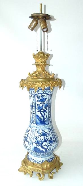 LARGE CHINESE BLUE/WHITE MING DYNASTY VASE (1 of 9)