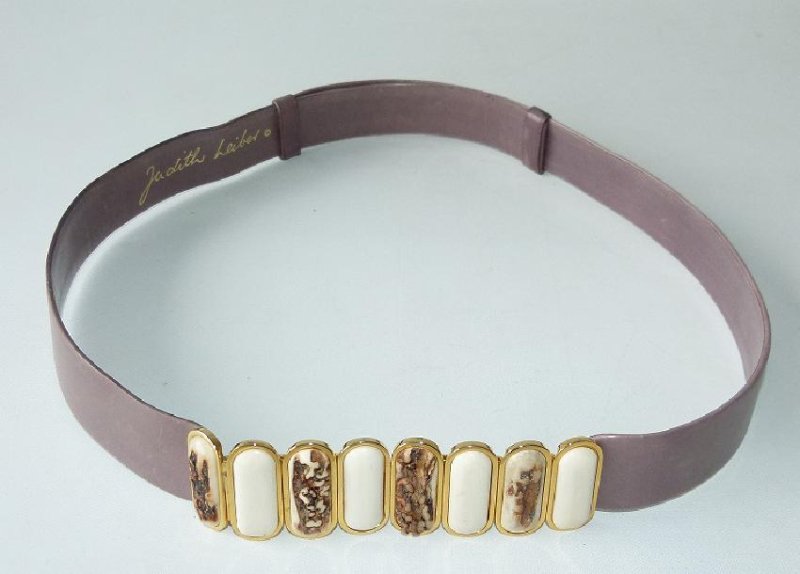 JUDITH LEIBER LILAC LEATHER/STAG BELT: JUDITH LEIBER LILAC LEATHER/STAG BELT L. 37" W. 1 3/8"