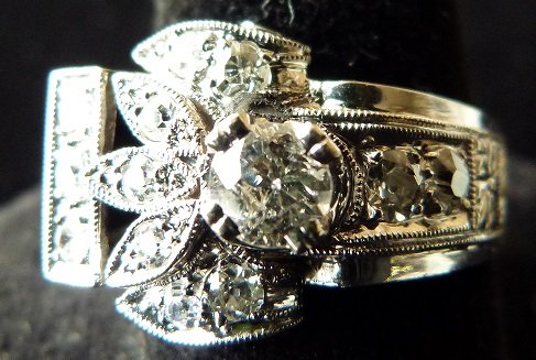 ART DECO 14KT. WHITE GOLD DIAMOND RING W/APPROX. 1 CT.: ART DECO 14KT. WHITE GOLD DIAMOND RING W/APPROX. 1 CT. WEIGHT 4.6 DWT, SIZE 6 1/2