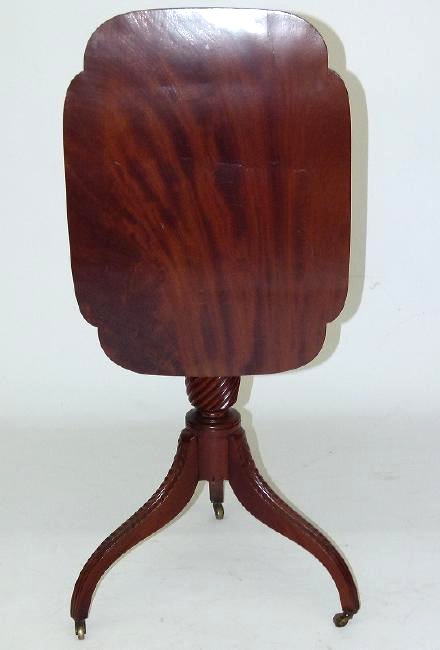 DUNCAN PHYFE CARVED MAHOGANY TILT TOP CANDLE STAND: DUNCAN PHYFE CARVED MAHOGANY TILT TOP CANDLE STAND, C. 1820 H. 27 1/2" (ATTRIB.)