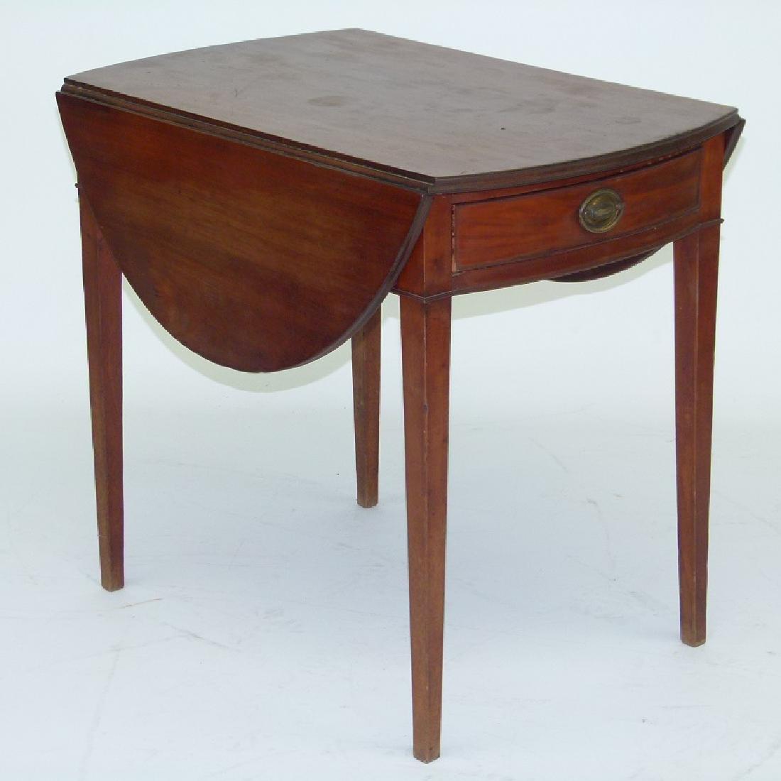FORMAL HEPPLEWHITE MAHOGANY PEMBROKE TABLE (1 of 7)