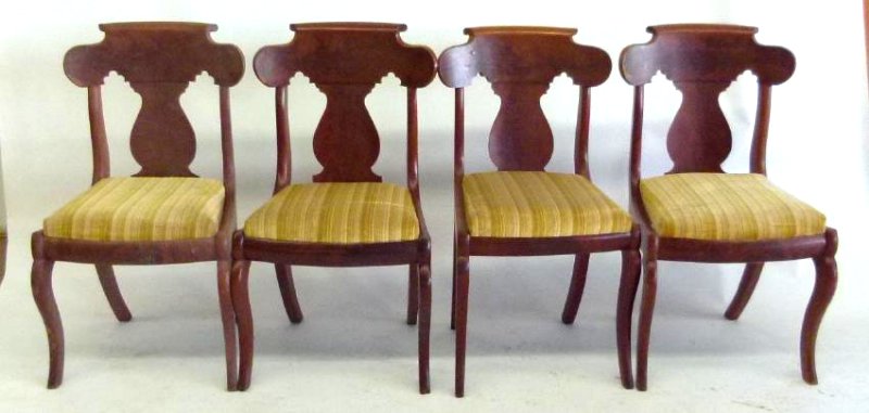 SET (4) CARVED MAHOGANY DINING ROOM CHAIRS: SET (4) CLASSICAL CARVED MAHOGANY DINING ROOM CHAIRS, 19TH C.