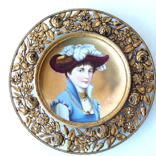 H/P VIENNA PORCELAIN CHARGER (1 of 6)