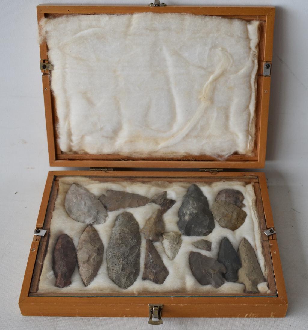 LARGE LOT ASSORTED AMERICAN INDIAN ARROWHEADS (1 of 5)
