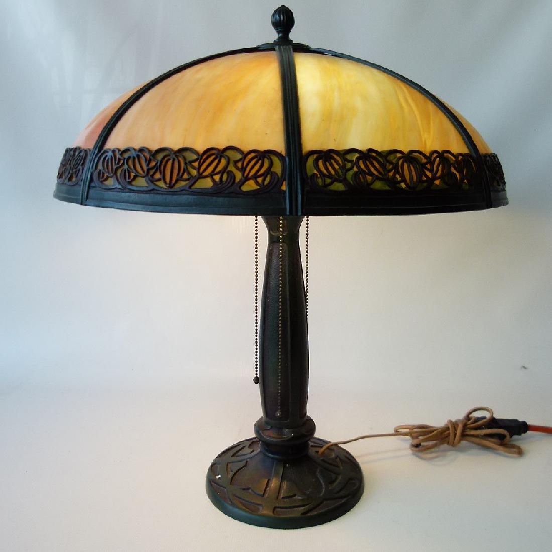 BRADLEY & HUBBARD SLAG GLASS TABLE LAMP (1 of 11)