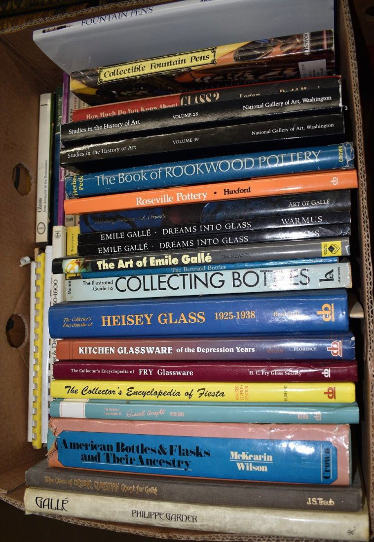 BOX LOT ASSORTED VOLS. ART GLASS/POTTERY (1 of 7)