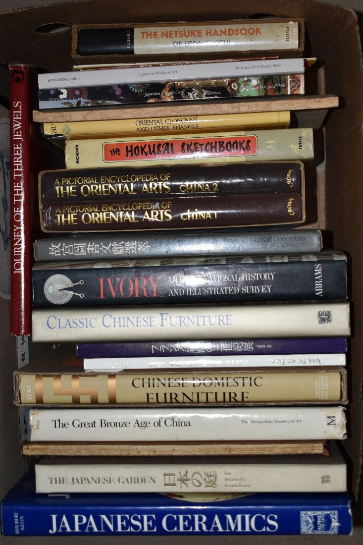 BOX LOT ASSORTED VOLUMES CHINESE/JAPANESE ART (1 of 12)