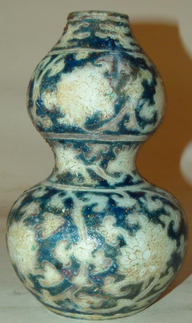 CHINESE MING DYNASTY BLUE/WHITE PORCELAIN VASE (1 of 7)