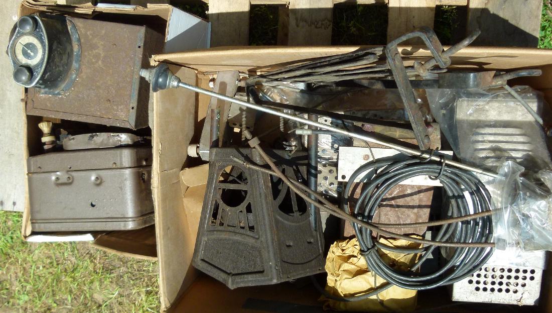 LOT ASSORTED VINTAGE CAR PARTS (1 of 10)