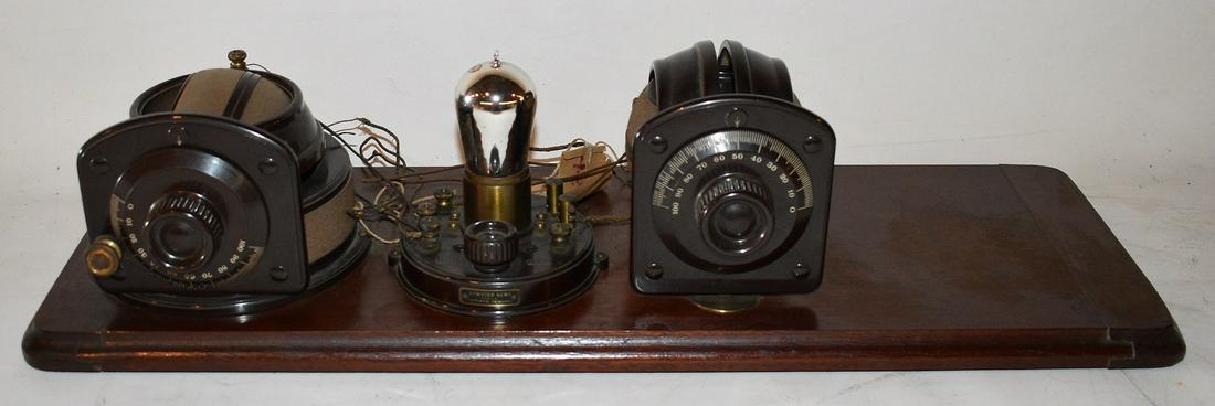 RARE EARLY ATWATER KENT BAKELITE RADIO, C. 1910/20: RARE EARLY ATWATER KENT BAKELITE RADIO, C. 1910/20 L. 24"