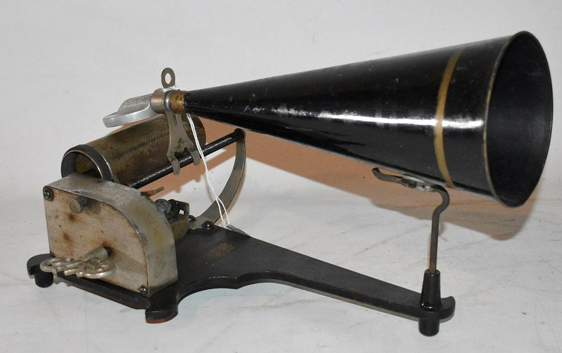 GRAMOPHONE KEY WIND CLOCKWORK CYLINDER PHONO (1 of 5)