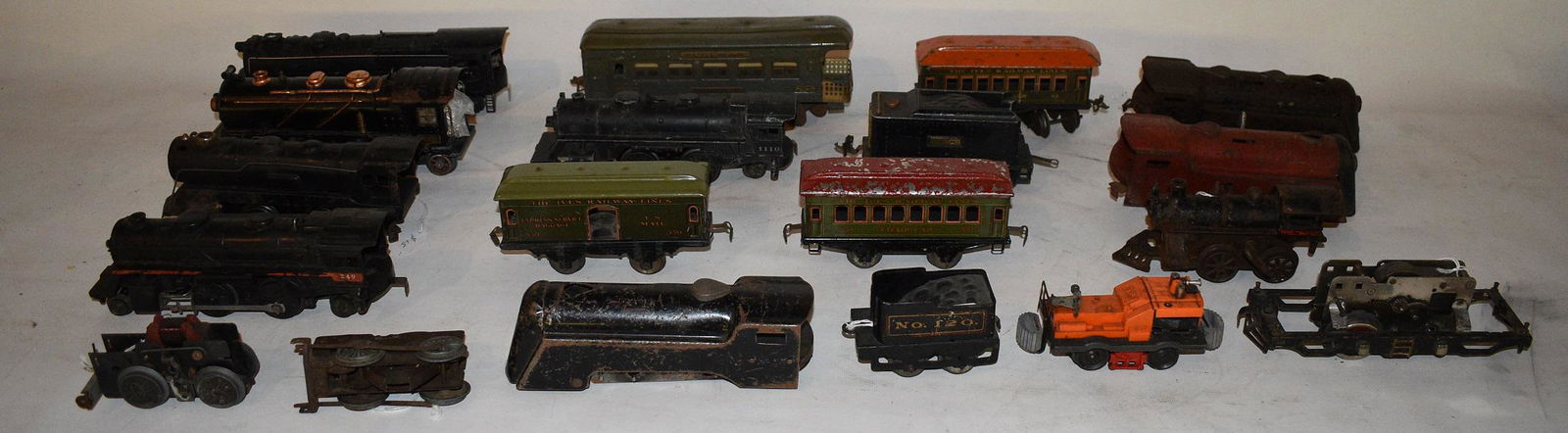 ASSORTED O GAUGE TRAINS INCL. IVES/LIONEL (1 of 12)