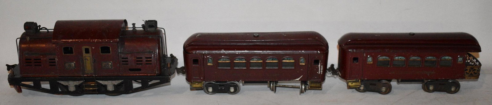 SET (3) LIONEL BURGUNDY STANDARD GAUGE TRAINS: SET (3) LIONEL BURGUNDY STANDARD GAUGE LOCOMOTIVE/PASSENGER/OBSERVATION CARS, C. 1910/20