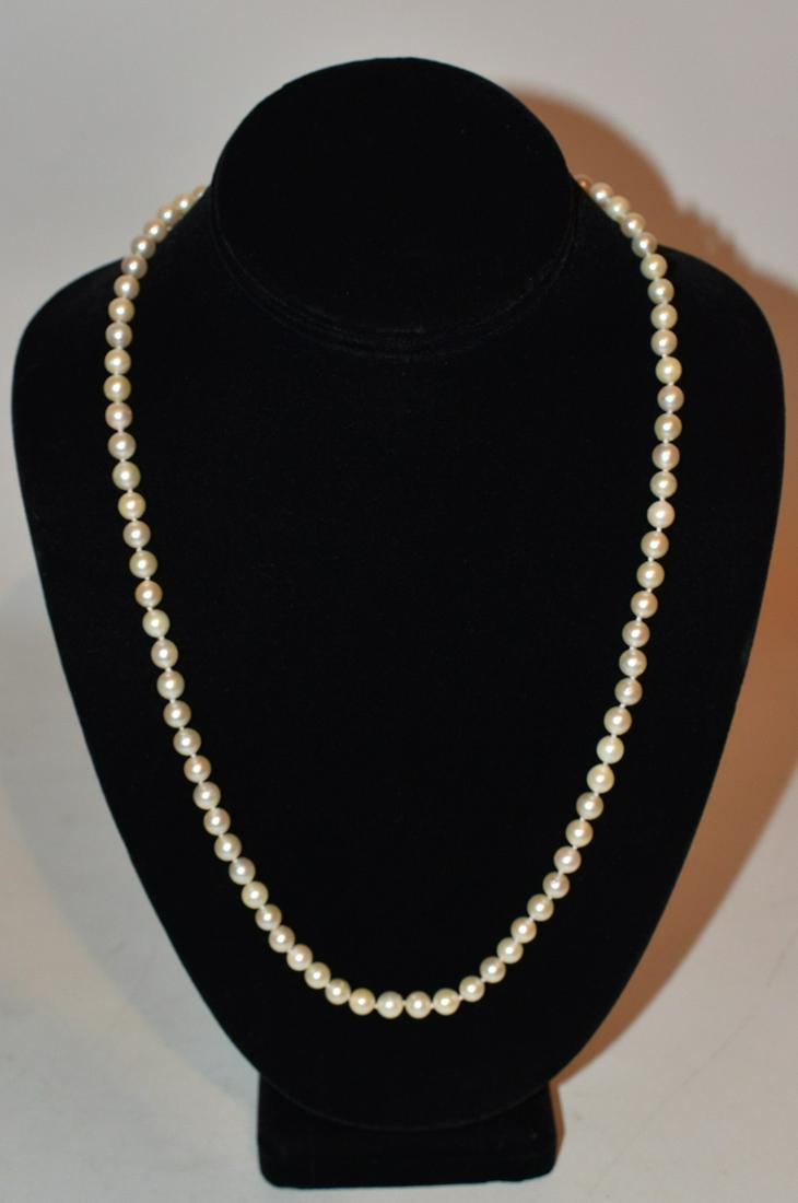 14 KT. GOLD CLASP/PEARL (6MM) NECKLACE, C. 1950: FINE DECO/MODERN 14 KT. YELLOW GOLD CLASP/PEARL (6MM) NECKLACE, C. 1950, L. 23"