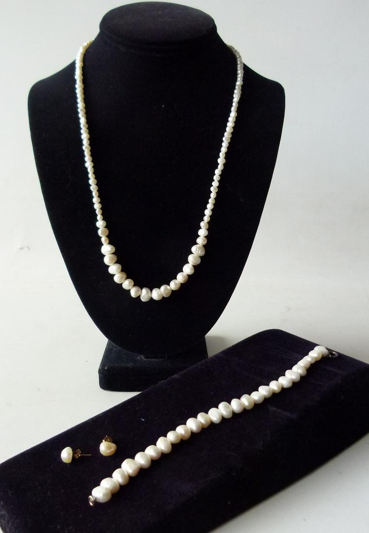 (3) BAROQUE PEARL NECKLACE, BRACELET, C. 1940: SET (3) ART DECO CULTURED/BAROQUE PEARL NECKLACE, BRACELET, EARRINGS, C. 1940 BRACELET L. 7", NECKLACE 22"
