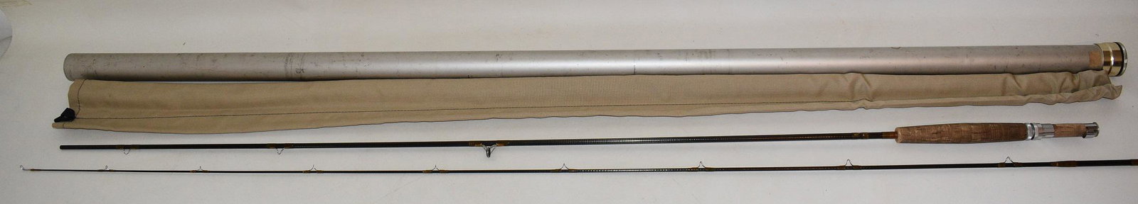 VINTAGE 2 PIECE GRAPHITE FLY ROD-FISHING POLE, C. 1970: VINTAGE 2 PIECE GRAPHITE FLY ROD-FISHING POLE, C. 1970 (UN-MARKED), L. 9'