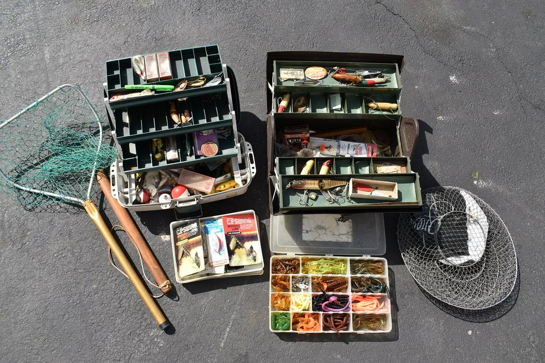 LOT ASSORT. VINTAGE FISHING & TACKLE INCL. LURES &: LOT ASSORT. VINTAGE FISHING & TACKLE INCL. LURES & BOXES