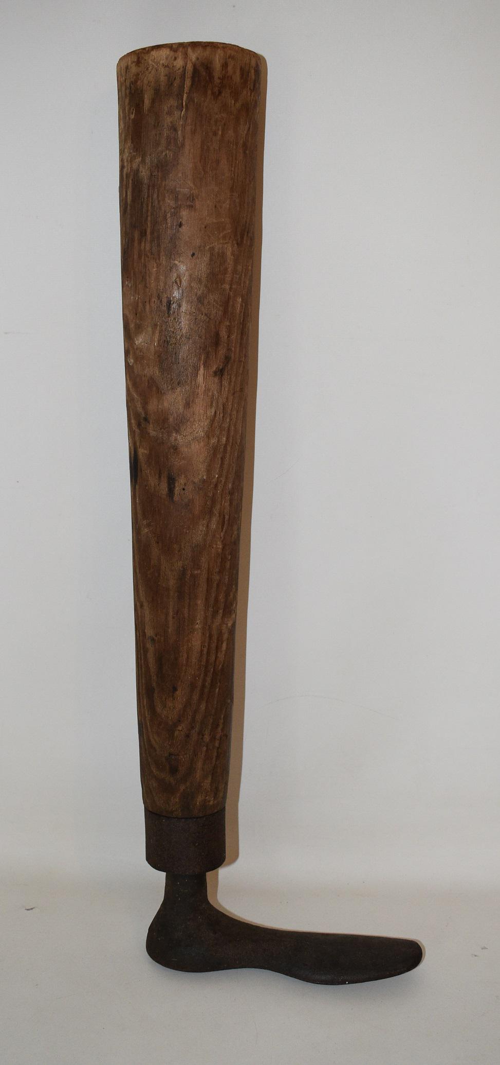 CIVIL WAR ERA WOODEN LEG W/ CAST IRON FOOT FOR BOOT: CIVIL WAR ERA WOODEN LEG W/ CAST IRON FOOT FOR BOOT, 19TH C. H. 27"