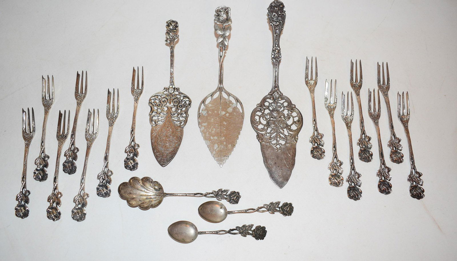 LARGE LOT CONTINENTAL 800 SILVER ORNATE FLATWARE (1 of 20)