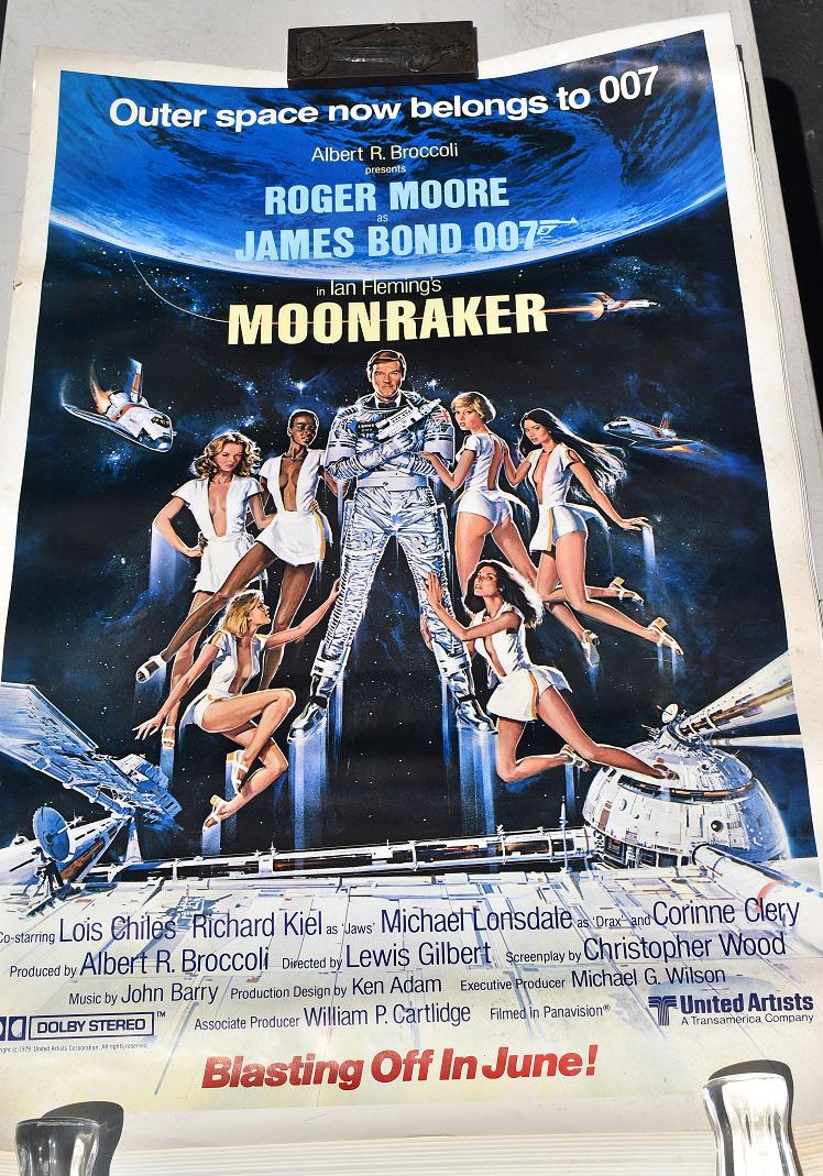 LOT (61) VINTAGE JAMES BOND 007 "MOONRAKER" (1 of 7)