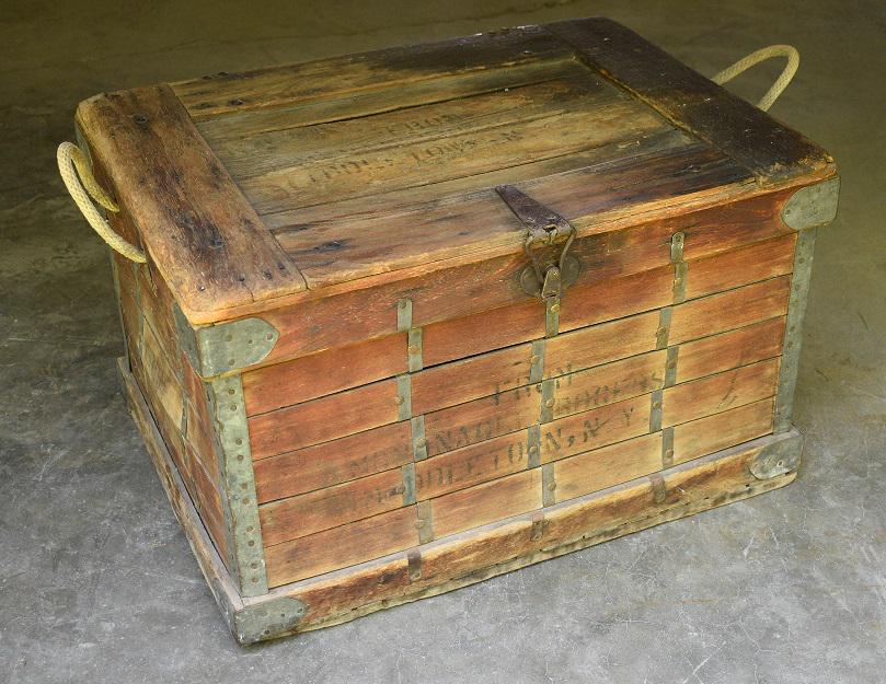 COUNTRY STENCILED BAKERY BOX, MIDDLETOWN, NY: COUNTRY STENCILED BAKERY BOX, MIDDLETOWN, NY, 19TH C. H. 16" W. 25"