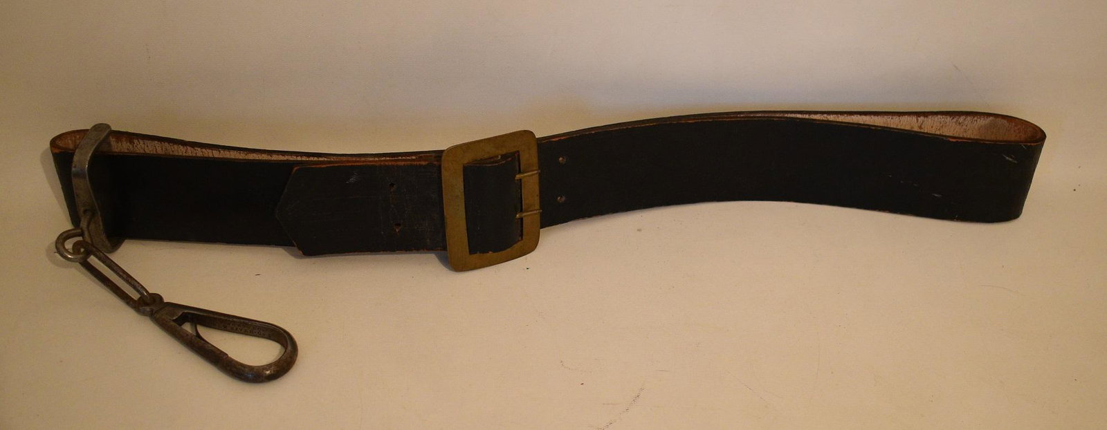 MILITARY SCHOOL LEATHER DRUM BELT, 20TH C.: MILITARY SCHOOL LEATHER DRUM BELT, 20TH C.