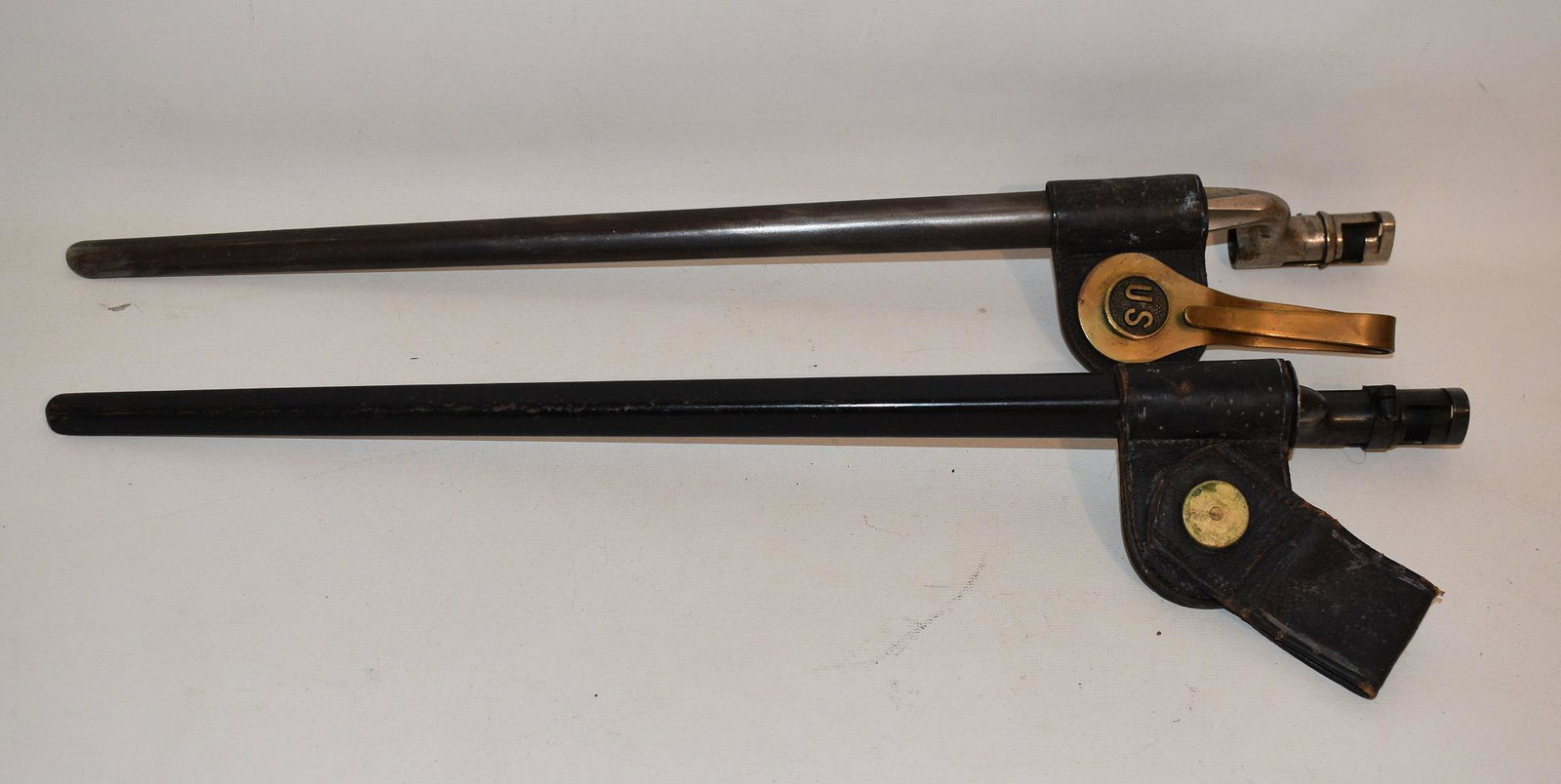 LOT (2) SPANISH AMERICAN WAR BAYONET/SCABBARD, 19TH C.: LOT (2) SPANISH AMERICAN WAR BAYONET/SCABBARD, 19TH C.
