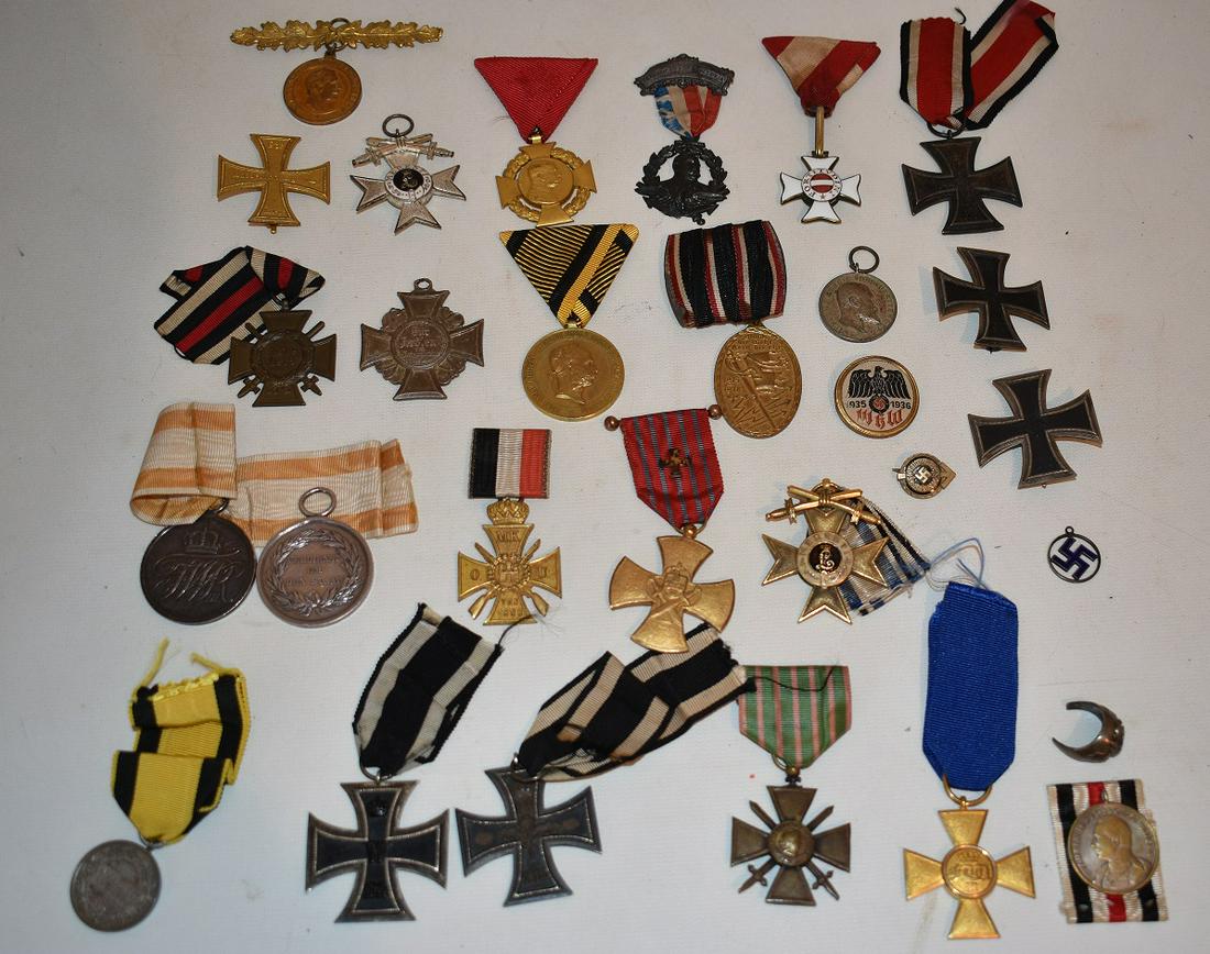 LOT ASST. GERMAN/PRUSSIAN PINS, BUTTONS & MEDALS: LOT ASST. GERMAN/PRUSSIAN PINS, BUTTONS & MEDALS, C. 1898/1945