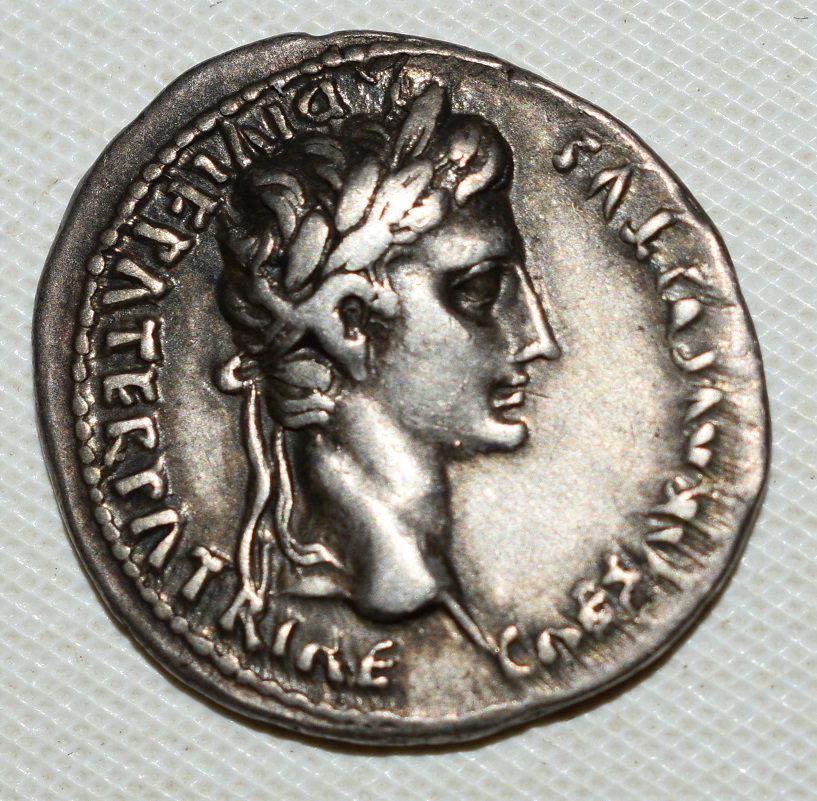 AUGUSTUS, 27 BC-AD 14 ROMAN EMPIRE AR DENARIUS, CH VF (1 of 8)