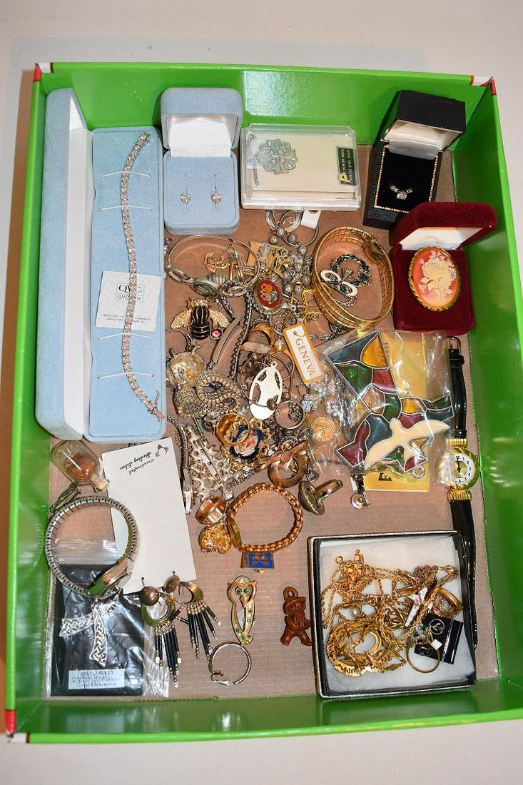 LARGE LOT ASSORTED VINTAGE COSTUME JEWELRY, C. 1960/80 (1 of 10)