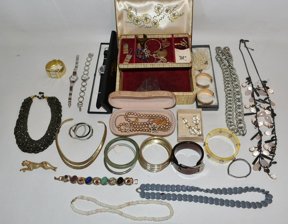 LARGE LOT ASSORTED COSTUME JEWELRY, 20TH C. (1 of 9)