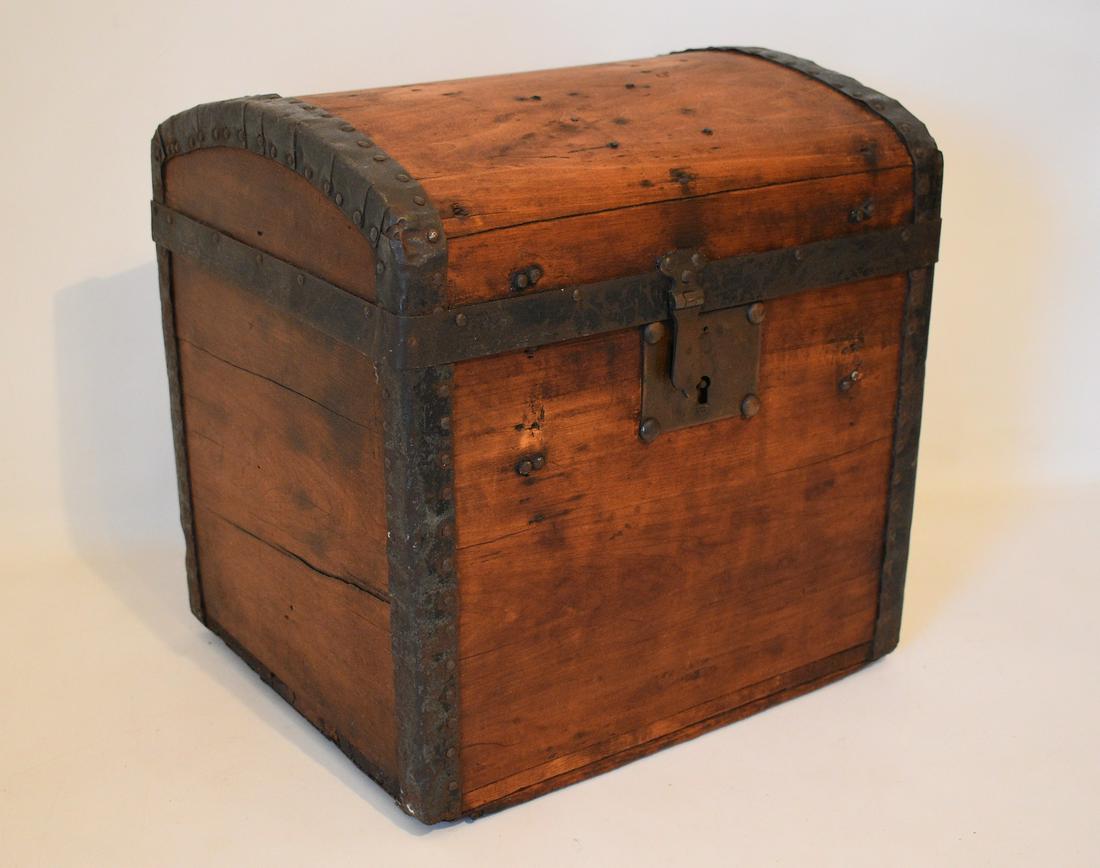 COUNTRY PINE HALF TRUNK, 19TH C. (1 of 13)