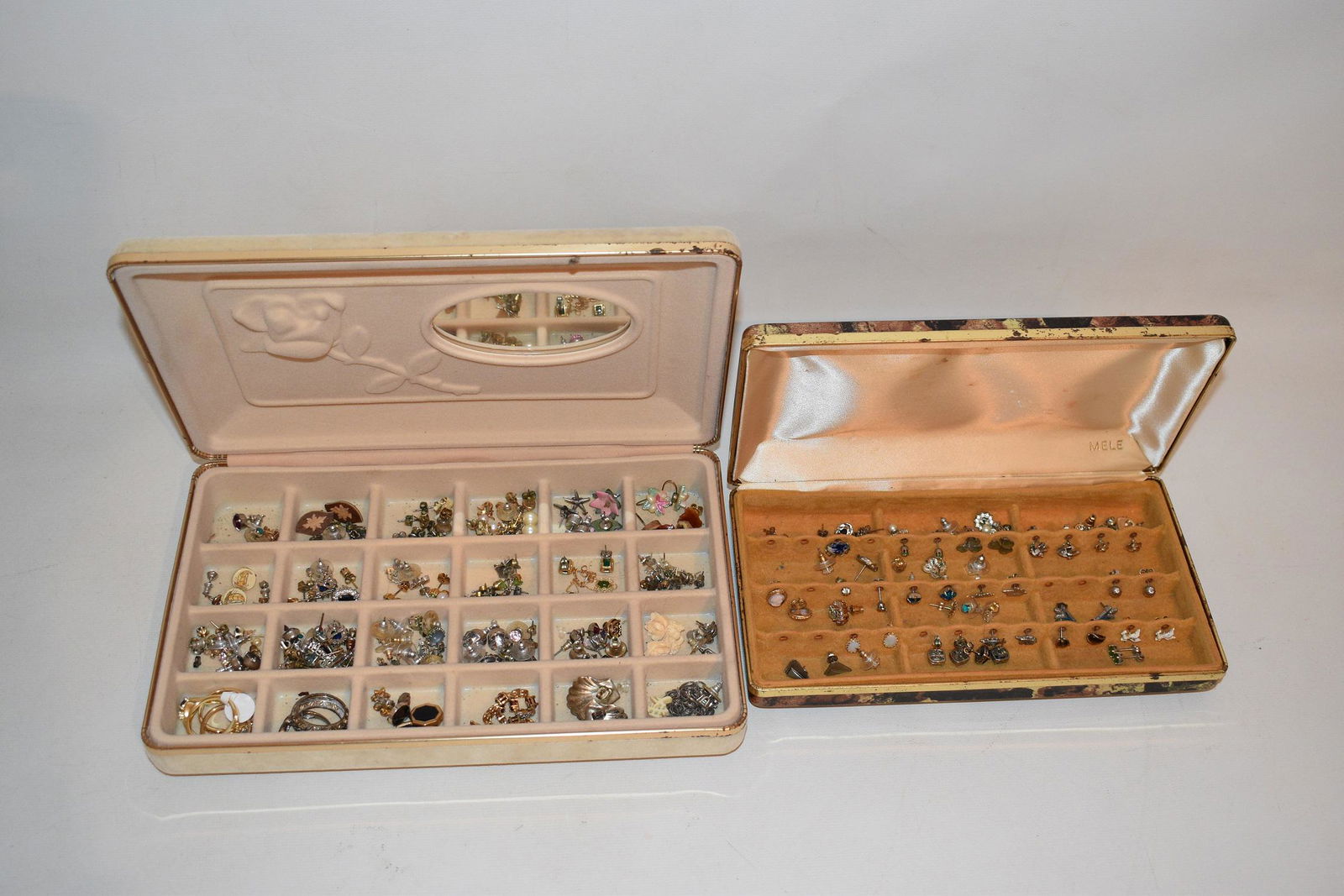 LARGE LOT ASSORTED VINTAGE EARRINGS INCL. GOLD/SILVER (1 of 11)